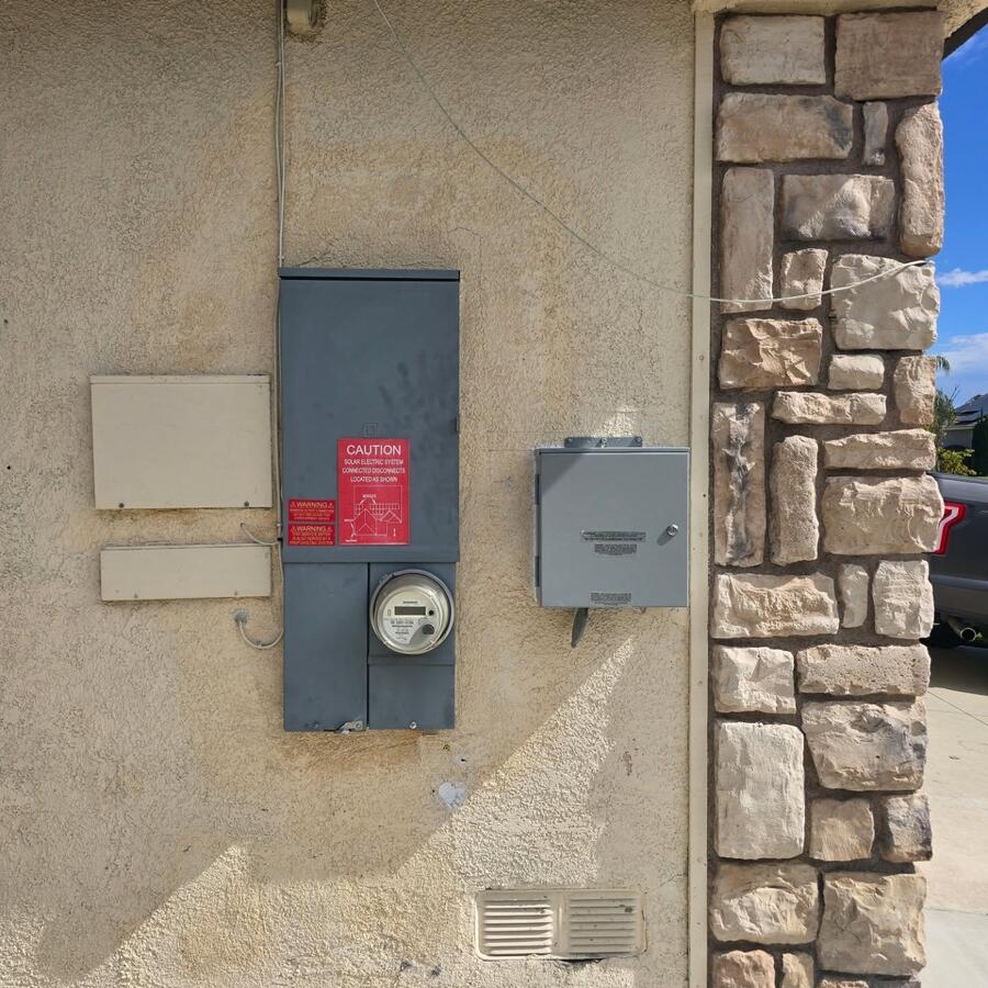 Manual transfer switch for generator backup